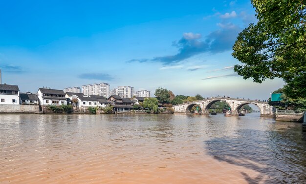 Antiga ponte do canal em Hangzhou