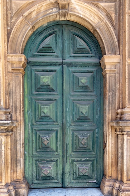 Antiga porta da igreja
