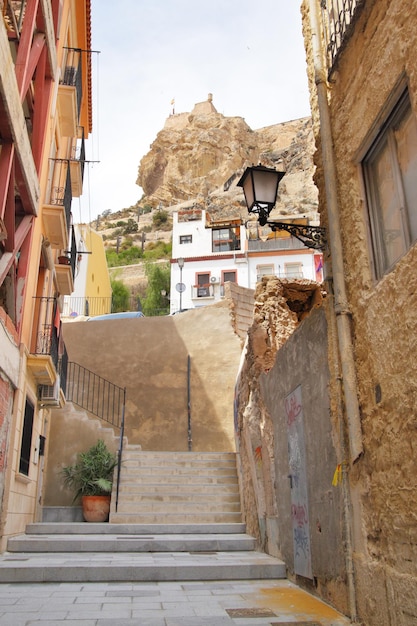 Antiga rua em Alicante, Espanha