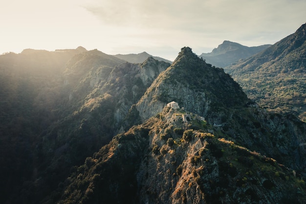 Antigas ruínas de Samo no topo da montanha Aspromonte Calabria