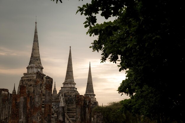 Antigo belo templo tailandês wat Mahathat Ayutthaya Historical Park Ayutthaya Tailândia