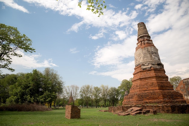 Antigo belo templo tailandês wat Mahathat Ayutthaya Historical Park Ayutthaya Tailândia