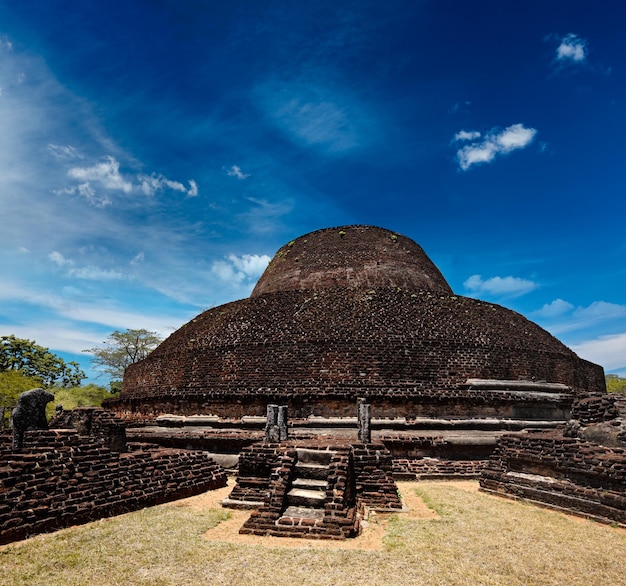 Antigo budista dagoba stupe Pabula Vihara Sri Lanka