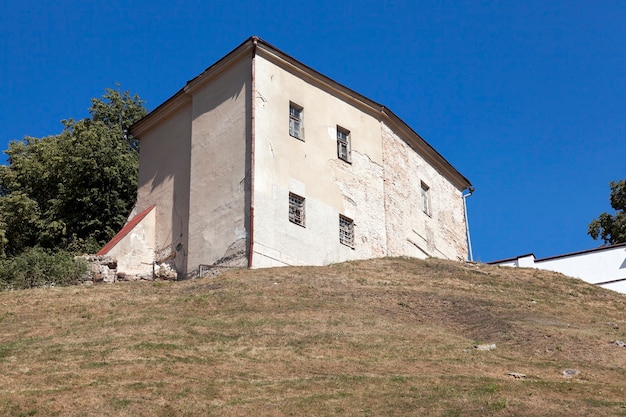 Antigo castelo de Grodno - entrada da antiga fortaleza, localizada em Grodno, Bielorrússia