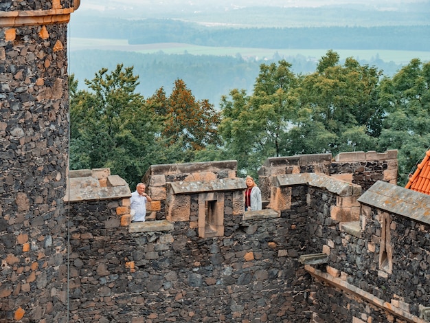 Antigo castelo medieval na Baixa SIlesia, Polônia, no outono