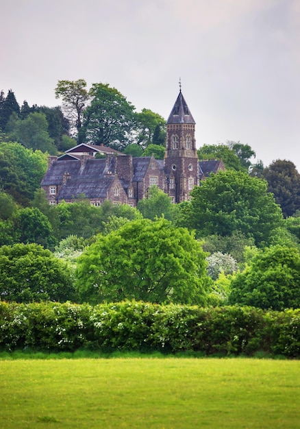 Antigo castelo na cidade de Brecon em Brecknockshire, em Brecon Beacons de Mid Wales. É uma cadeia de montanhas no Reino Unido, Grã-Bretanha.