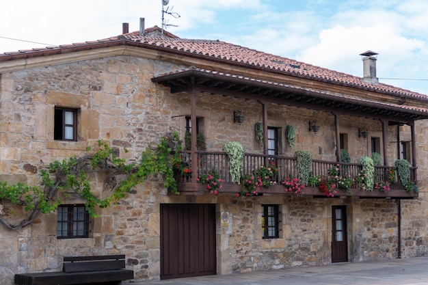 Antigo edifício medieval cantábria lierganes espanha