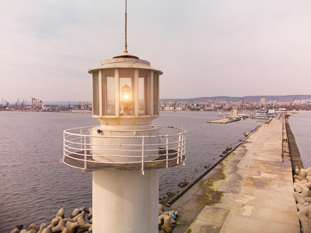 Antigo farol no Mar Negro Bulgária Varna