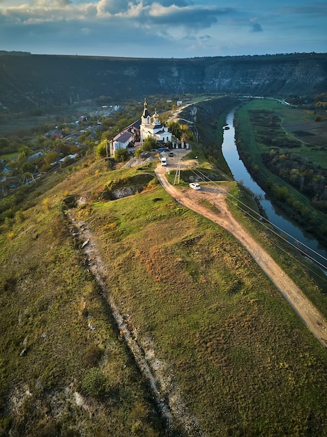 Antigo mosteiro de Orhei na República da Moldávia. Vista aérea