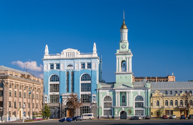 Antigo mosteiro grego na Praça Kontraktova. Kiev, Ucrânia