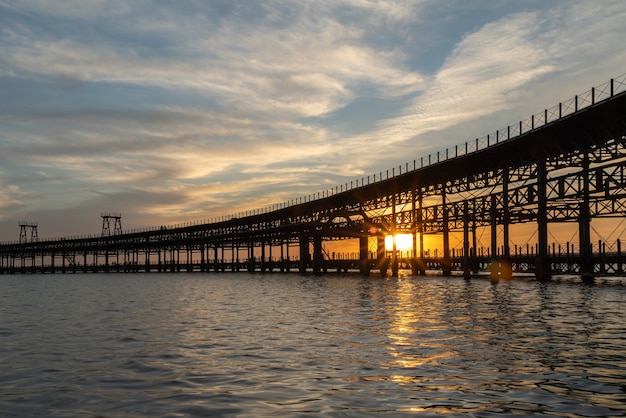 Antigo porto de Rio Tinto Mines em Huelva, Andaluzia, Espanha - pôr do sol.