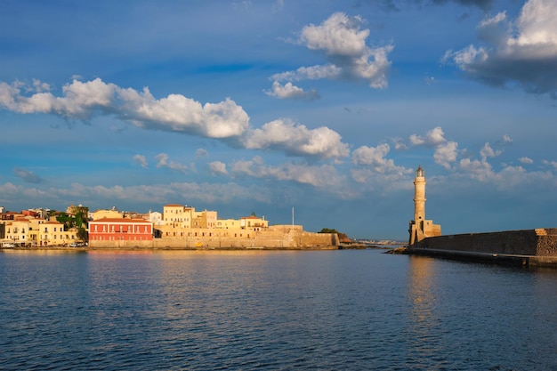 Antigo porto pitoresco de chania, ilha de creta, grécia