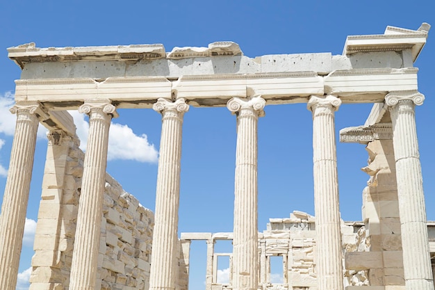 Antigo templo Erechtheion na colina da Acrópole em Atenas Grécia