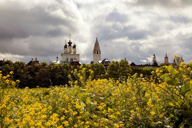 Antigos templos e mosteiros da cidade de suzdal