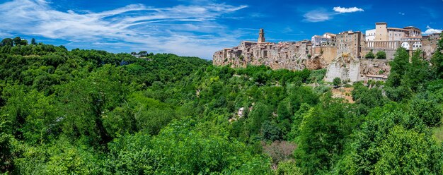 Foto antigua aldea de pitigliano cerca de grosseto, también conocida como la pequeña jerusalén