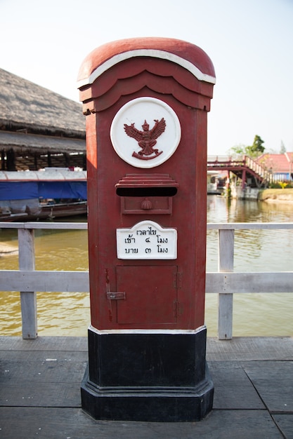 Antigua caja de correos.