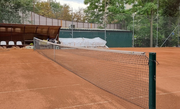 Antigua cancha de tenis al aire libre.