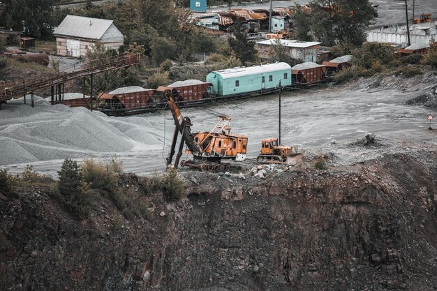 una antigua cantera abandonada en algún lugar de Ucrania