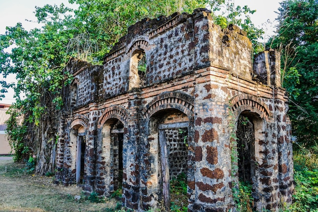 Antigua casa de Ban Tharae Sakon Nakhon, Tailandia