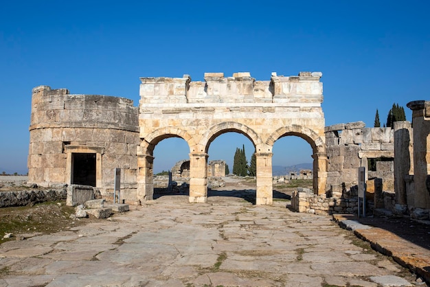 Antigua ciudad de Hierápolis, Pamukkale, Turquía