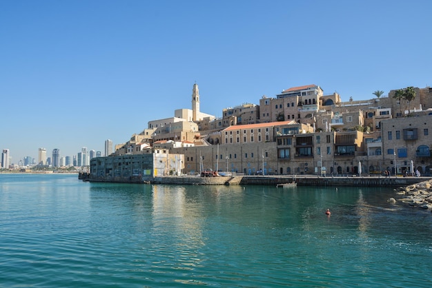 La antigua ciudad de Jaffa desde el mar Mediterráneo