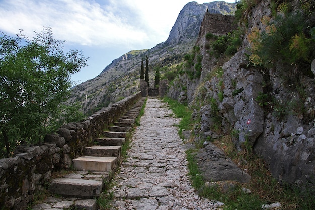 La antigua ciudad de Kotor en la costa adriática, Montenegro