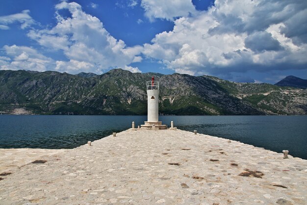 La antigua ciudad de Perast en la costa adriática, Montenegro