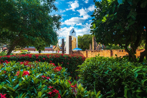 La antigua estatua de Buda en Wat Phra Si Rattana Maha, también conocida coloquialmente como Wat Yai, es un templo budista wat. Es un gran turista es atracción de lugares públicos PhitsanulokThailand