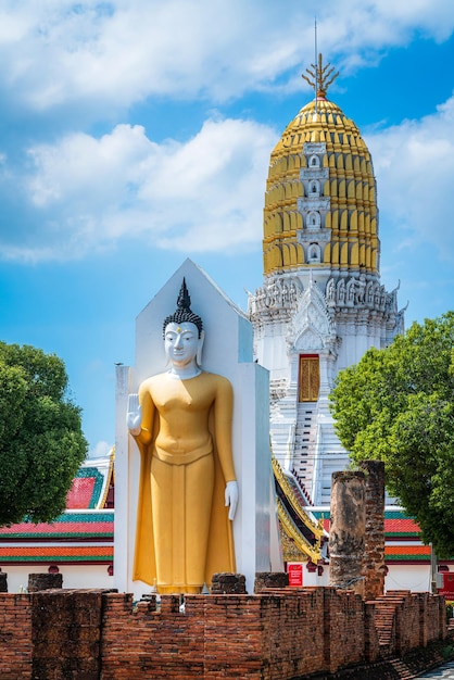 La antigua estatua de Buda en Wat Phra Si Rattana Maha, también conocida coloquialmente como Wat Yai, es un templo budista wat. Es un gran turista es atracción de lugares públicos PhitsanulokThailand