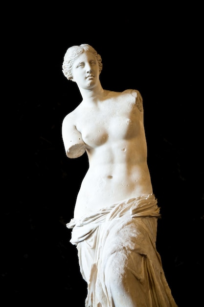 La antigua estatua de Venus de Milo comúnmente se cree que representa a Afrodita