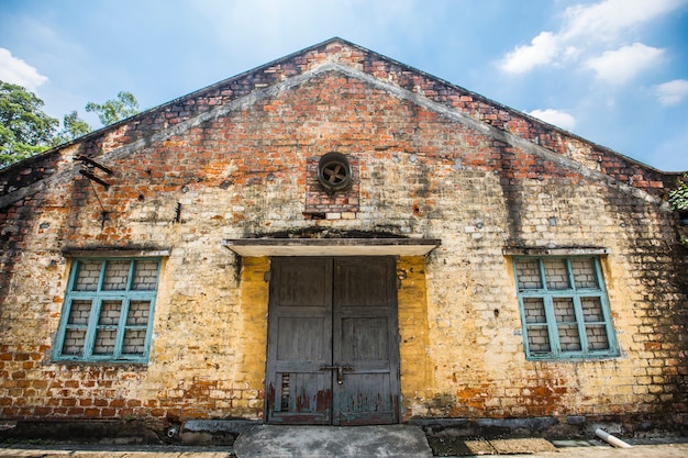 Foto antigua fábrica de construcción