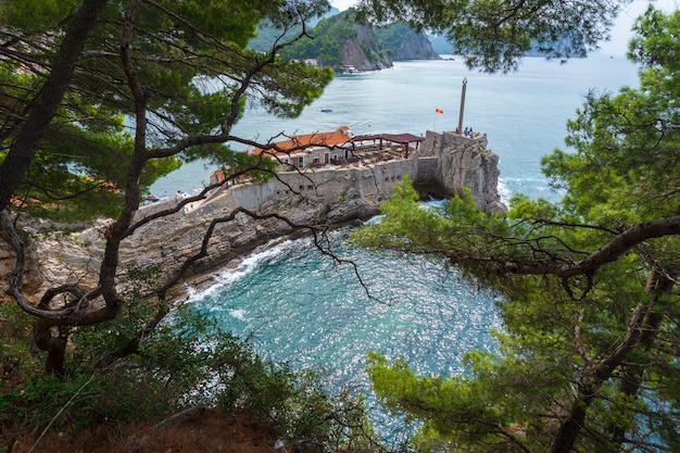 Antigua fortaleza veneciana Castello en Petrovac na Moru, Montenegro