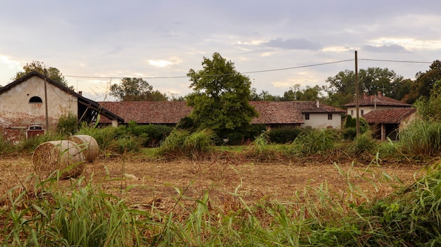Antigua granja en el norte de Italia