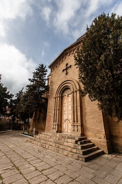 Una antigua iglesia armenia en Derbent. Daguestán, Rusia