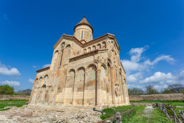 Antigua iglesia ortodoxa en la aldea Samtavisi