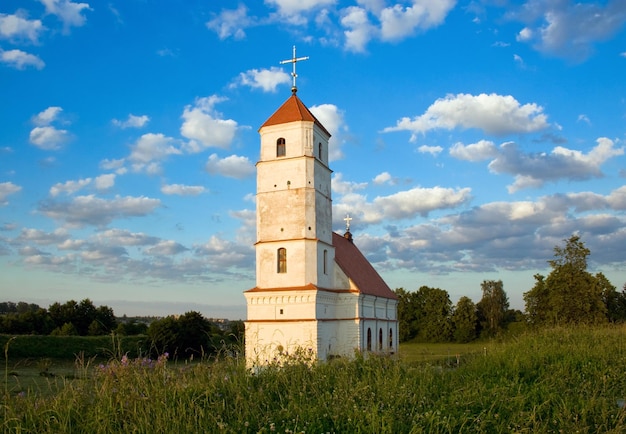 Antigua iglesia ortodoxa en Bielorrusia zaslaue