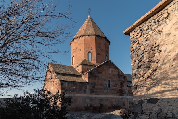 Antigua iglesia ortodoxa tradicional de la Santa Madre de Dios en el monasterio de Khor Virap Armenia