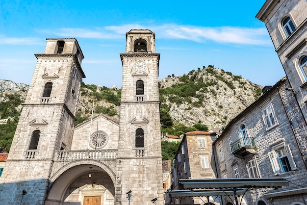 Antigua iglesia de San Trifón en el casco antiguo de Kotor, Montenegro