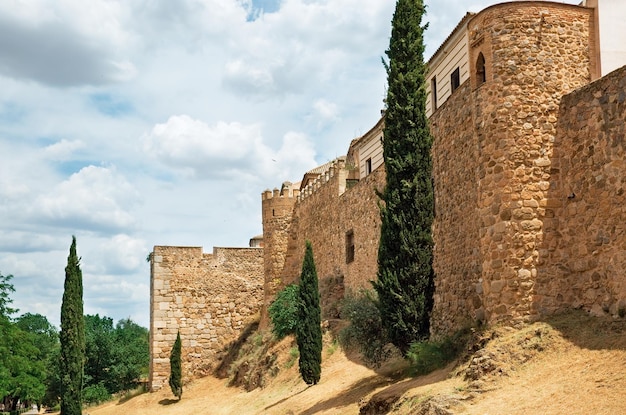 Antigua muralla de la fortaleza en Toledo