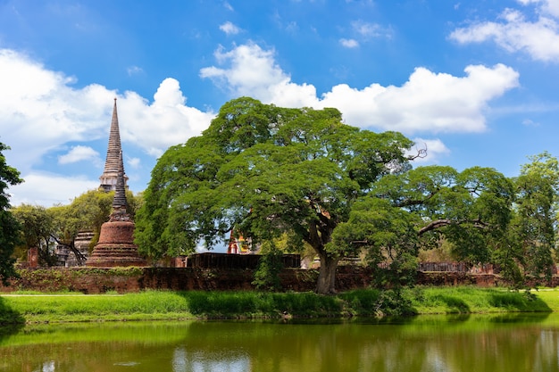 antigua pagoda de ayutthaya