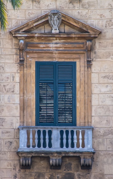 Antigua ventana siciliana