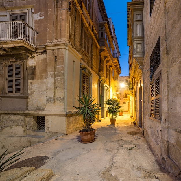 Antiguas calles en Vittoriosa en Malta