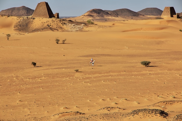 Las antiguas pirámides de Meroe en el desierto de Sudán