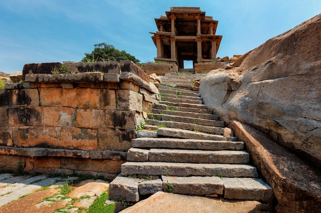 Antiguas ruinas del bazar de hampi sule hampi karnataka, india