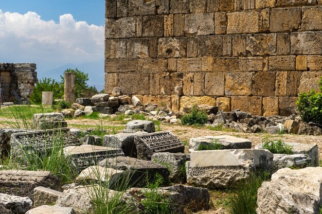 Antiguas ruinas de Hierápolis, en Pamukkale, Turquía