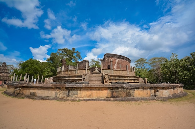 Antiguas ruinas sagradas de Watadagaya en Polonnaruwa Sri Lanka