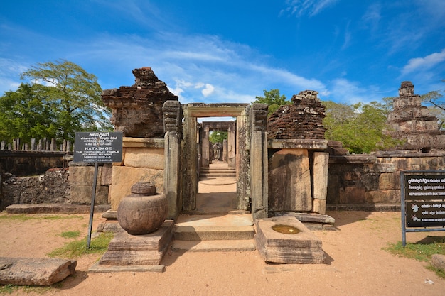 Antiguas ruinas sagradas de Watadagaya en Polonnaruwa Sri Lanka