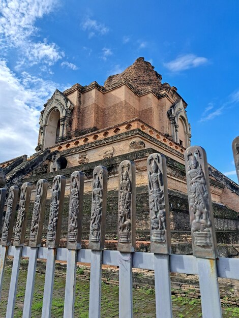 Foto antiguas ruinas del templo wat en chiang mai cultura asiática