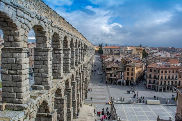 Antiguo acueducto en el centro histórico de Segovia España