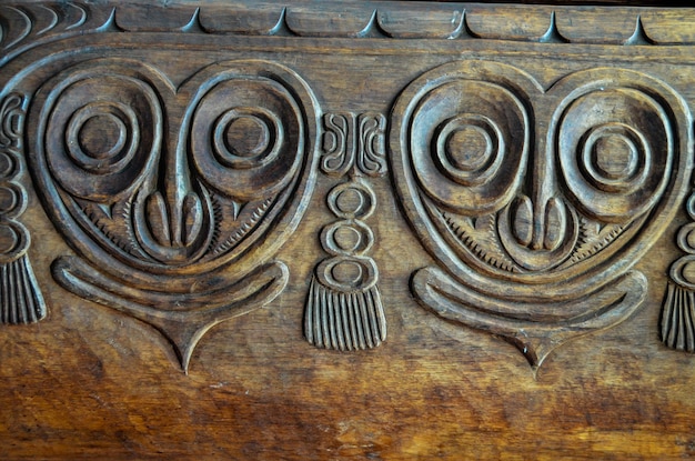 Antiguo Bajorrelieve de Madera Tallada de Arte Polinesio